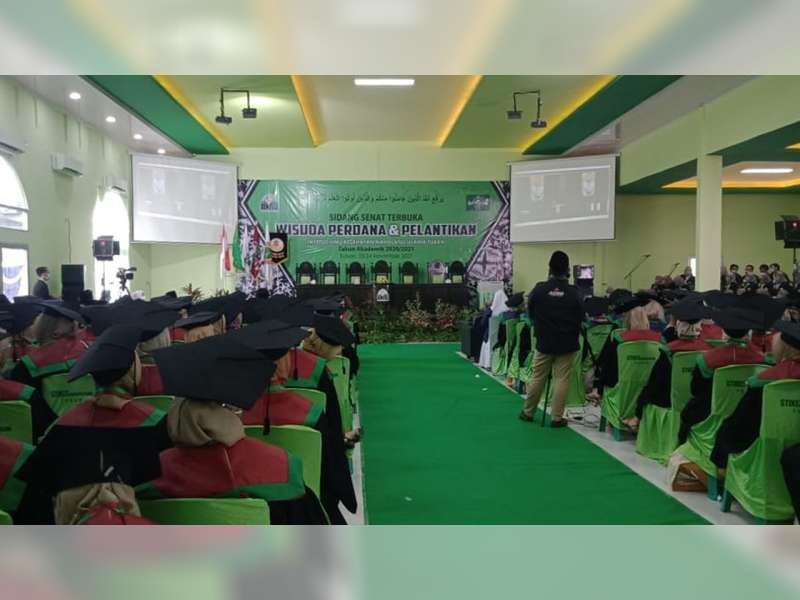 230 Mahasiswa Institut Ilmu Kesehatan NU Tuban Diwisuda