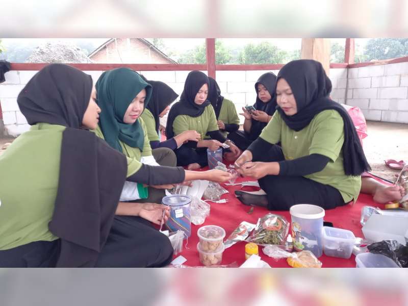 Pemkab Bojonegoro Gelar Pelatihan Produk Makanan Olahan dari Bunga Krisan