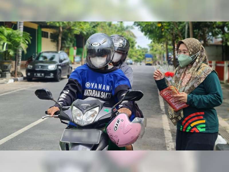 Peringatan Hari AIDS Sedunia di Blora Diperingati dengan Aksi Berbagi Bunga