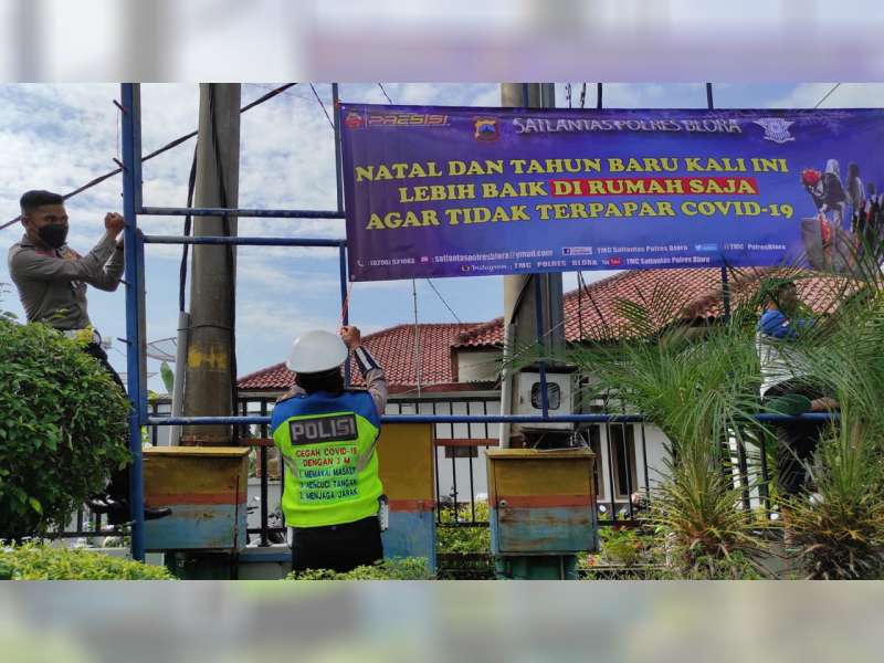 Antisipasi Gelombang Ketiga COVID-19, Polres Blora Pasang Spanduk Imbauan Tidak Mudik Nataru