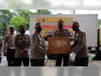 Polisi Bojonegoro Distribusikan Bantuan untuk Korban Erupsi Gunung Semeru