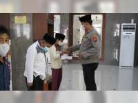 Kapolres Bojonegoro Berikan Santunan pada Anak Yatim