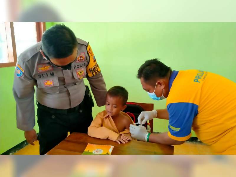 Polisi Bersama Instansi Terkait di Bojonegoro Mulai Berikan Vaksin untuk Anak Usia 6-11 Tahun