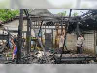 Ditinggal Pergi ke Sawah, Rumah Warga Kedungadem, Bojonegoro, Ludes Terbakar