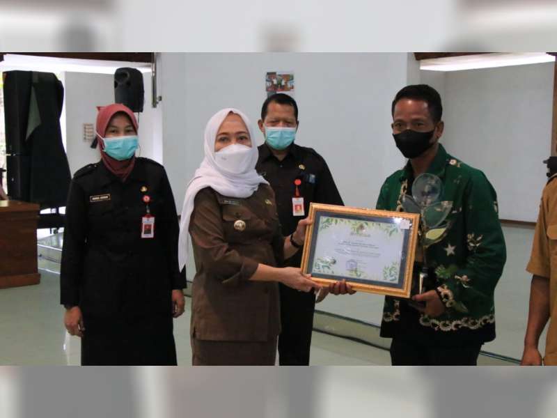 Serahkan Penghargaan Lingkungan Hidup, Bupati Bojonegoro Ajak Lestarikan Lingkungan