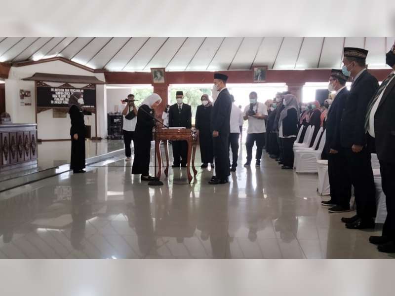 Bupati Lantik 230 ASN di Lingkungan Pemkab Bojonegoro yang Baru Dimutasi