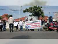 Puluhan Massa di Blora Gelar Unjuk Rasa, Tuntut Tes Perangkat Desa Dibatalkan