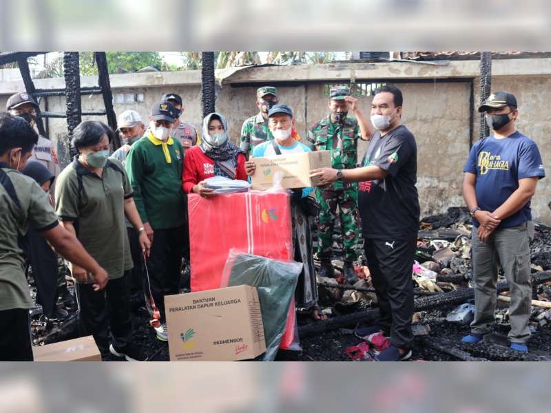 Bupati Blora Beri Dukungan pada Pensiunan Pegawai Samsat yang Rumahnya Hangus Terbakar
