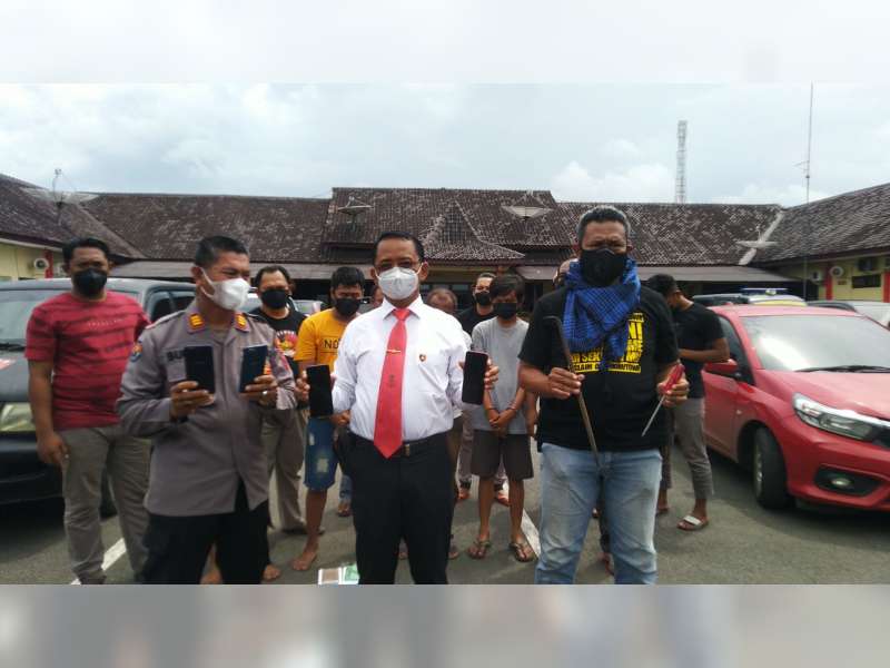 Polisi Blora Dibantu Polisi Pekalongan, Bekuk 4 Tersangka Komplotan Pembobol Konter HP