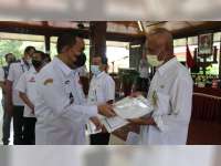 Serahkan 82 SK Pensiun, Bupati Blora Pesan Pensiunan PNS Tetap Produktif di Masyarakat