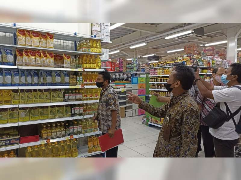 Kebijakan Minyak Goreng Satu harga Rp 14.000 per Liter Belum Diikuti Semua Toko di Tuban