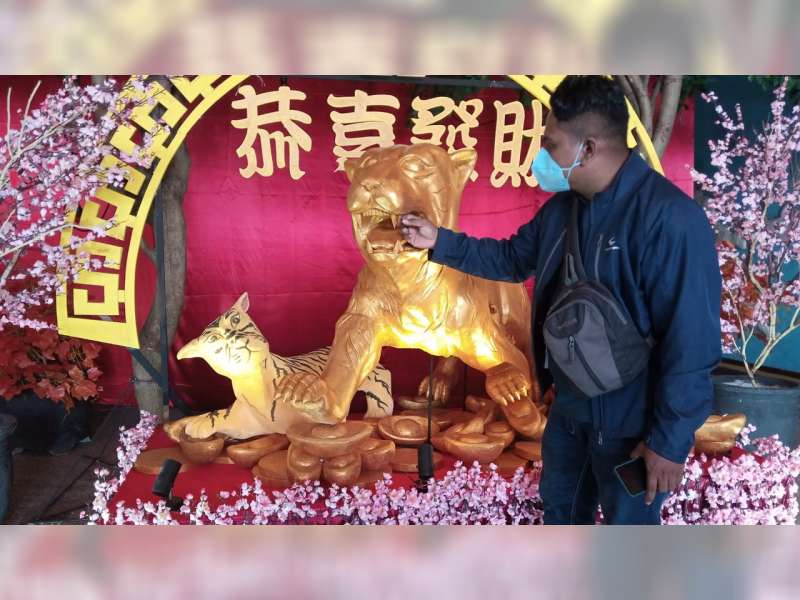 Jelang Perayaan Imlek 2573, Kelenteng Kwan Sing Bio Tuban Siapkan Patung Shio Macan Air