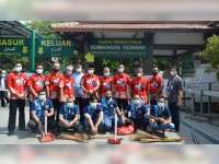 Lembaga Pemasyarakatan Tuban Ajak Narapidana Bersihkan Area Makam Sunan Bonang