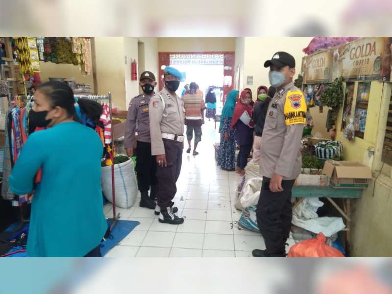 Blusukan ke Pasar, Polsek Banjarejo, Blora, Patroli Imbau Warga Waspada Peredaran Uang Palsu