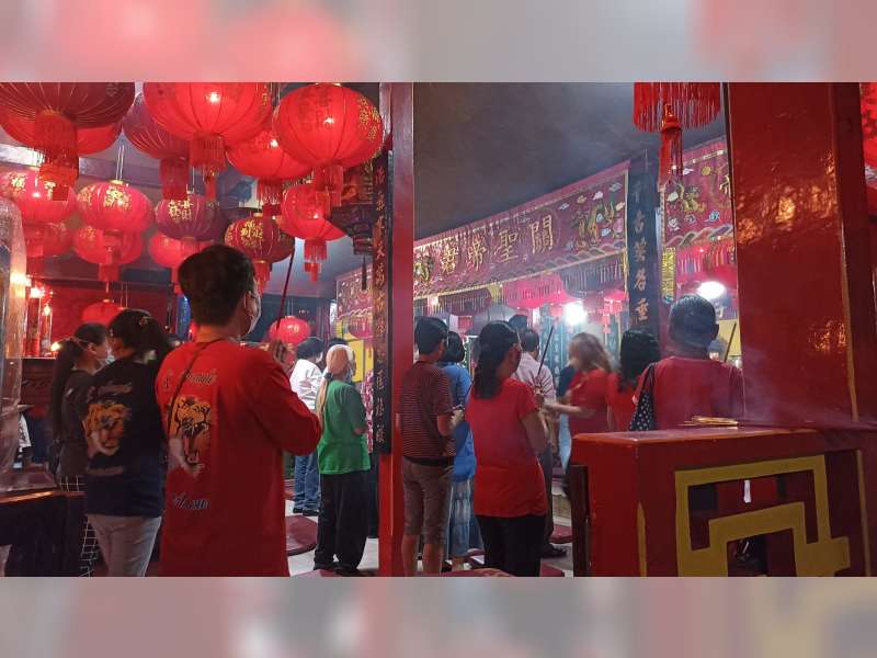 Perayaan Tahun Baru Imlek 2022, Kelenteng Kwan Sing Bio Tuban Lepas 888 Ekor Burung