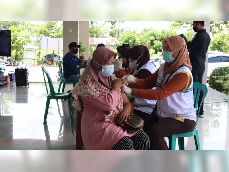 Tinjau Vaksinasi, Wakapolres Bojonegoro Imbau Masyarakat Meski Sudah Divaksin Tetap Patuhi Prokes