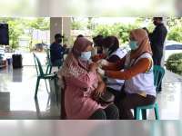 Tinjau Vaksinasi, Wakapolres Bojonegoro Imbau Masyarakat Meski Sudah Divaksin Tetap Patuhi Prokes