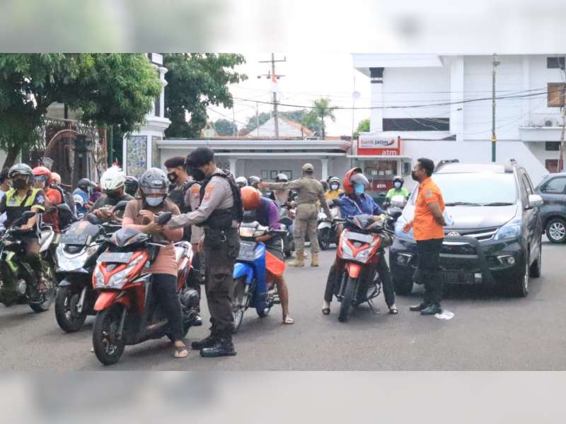 Antisipasi Varian Baru Omicron, Polres Tuban Gelar Operasi Yustisi Protokol Kesehatan