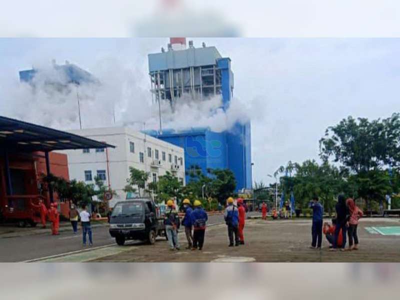Asap Tebal Muncul dari PLTU Tanjung Awar-awar Tuban