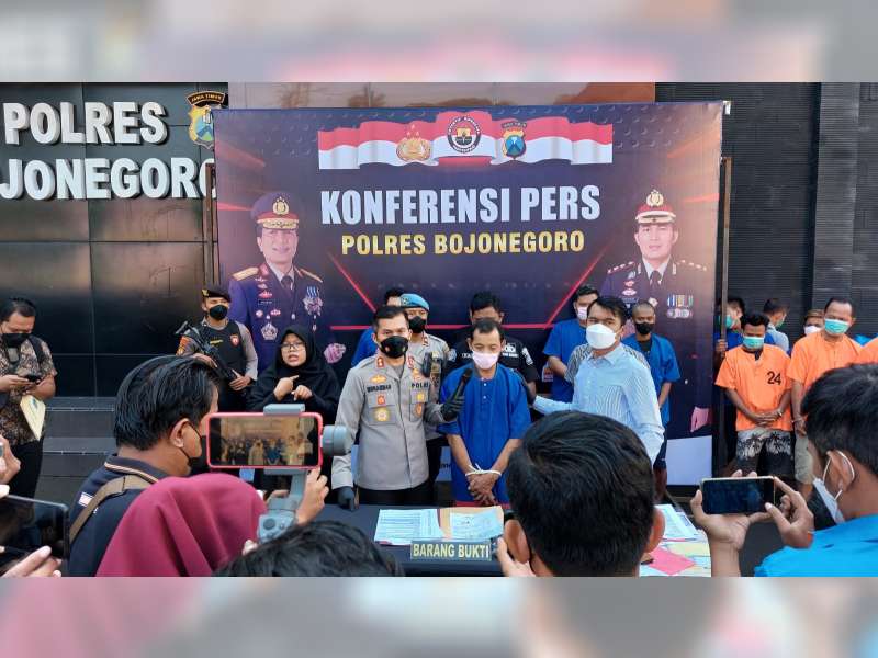 Oknum Kepala Desa di Trucuk, Bojonegoro, Ditangkap Polisi atas Dugaan Tindak Pidana Penipuan