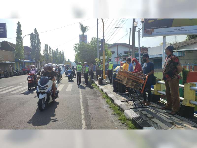 Unik, Polres Blora Sosialisasi Operasi Keselamatan dengan Musik Angklung