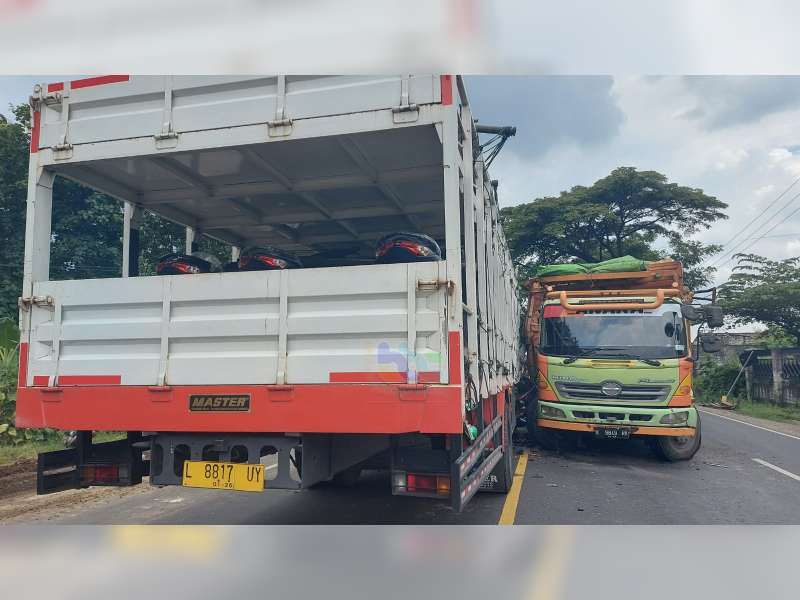 Kecelakaan Truk Tabrak Truk di Tuban, Satu Pengemudi Tewas di TKP
