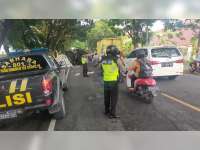 Diduga Kondisi Jalan Terlalu Miring, Truk Bermuatan Bata Ringan di Sumberrejo, Bojonegoro Terguling