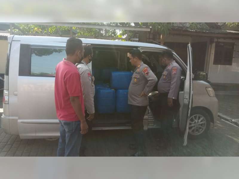 Bawa 900 Liter Arak Jawa, 3 Orang Warga Semanding, Tuban, Ditangkap Polisi Blora