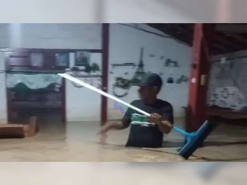 Puluhan Rumah Warga Desa Gondang, Bojonegoro Diterjang Banjir Bandang