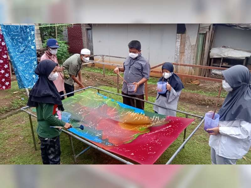 Di Tengah Keterbatasan, Batik Ciprat Karya Difabel Blora Terus Eksis