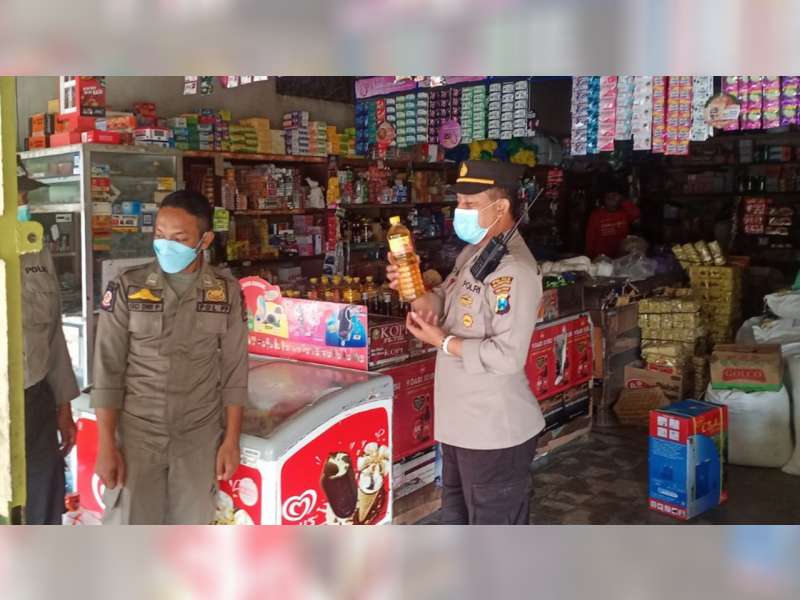 Jelang Ramadan, Polisi Margomulyo, Bojonegoro Lakukan Pengecekan Minyak Goreng dan Sembako