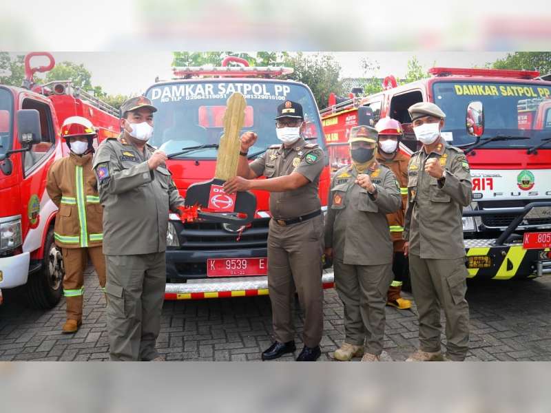 Bupati Blora Serahkan 2 Armada Damkar Baru untuk Randublatung dan Ngawen