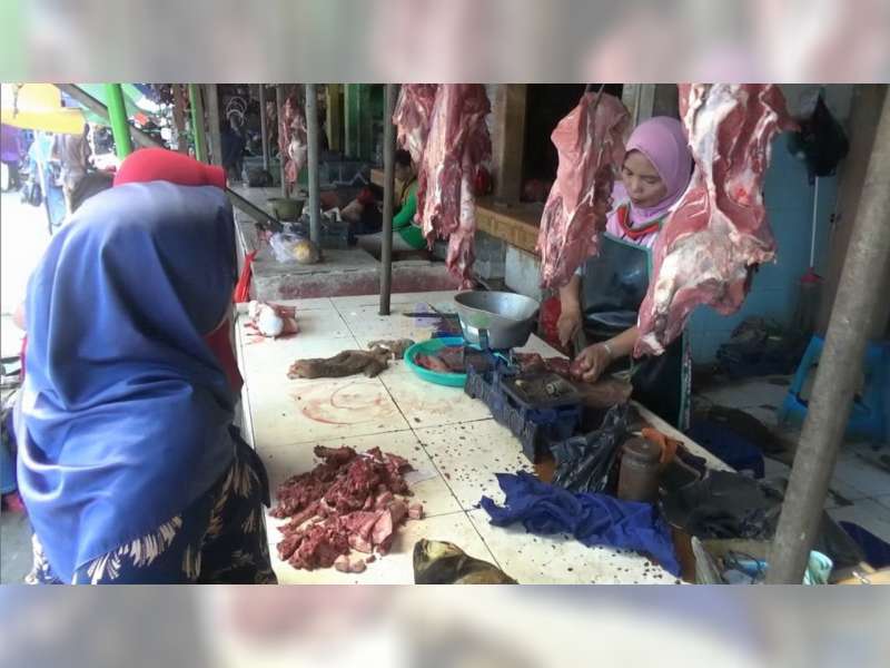 Memasuki Ramadan, Meski Harga Daging Sapi di Bojonegoro Naik, Pembeli Tetap Ramai