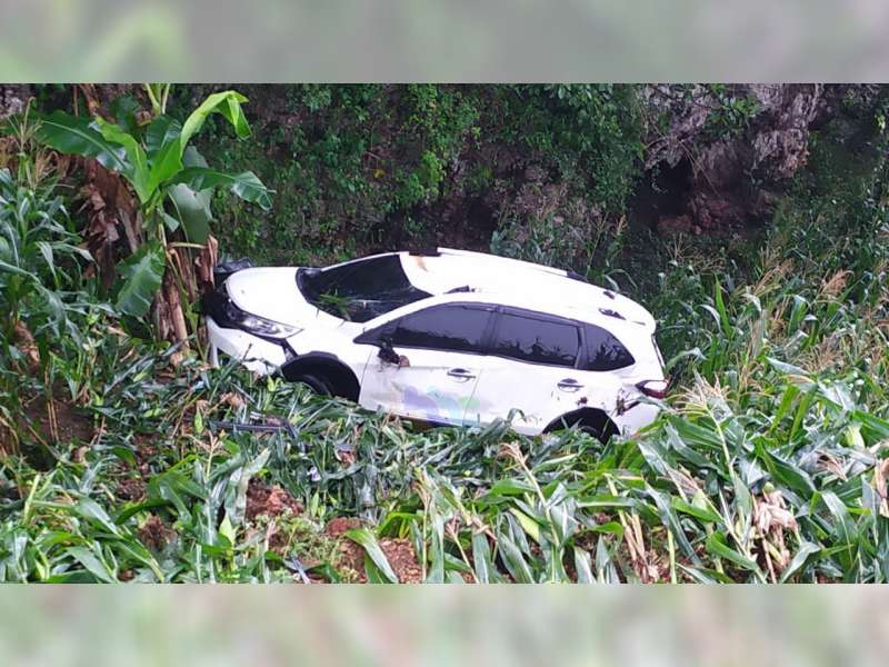 Terlalu Andalkan Aplikasi Google Maps, Sebuah Mobil di Grabagan, Tuban Terperosok ke Jurang