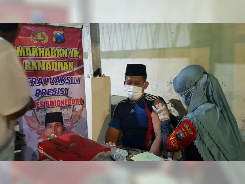 Selama Ramadan, Polres Bojonegoro Genjot Vaksinasi Booster pada Jemaah Masjid