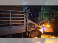 Diduga Mengantuk, Pikap Tabrak Truk Parkir di Tuban, Pengemudi Pikap Tewas di TKP