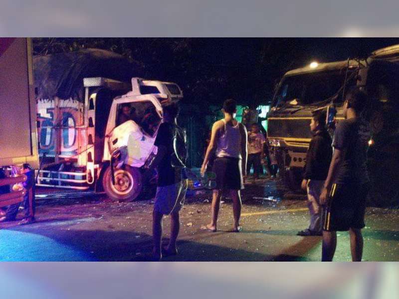 Diduga Mengantuk, 2 Truk 'Adu Banteng' di Balen, Bojonegoro, Satu Pengemudi Luka-luka&nbsp;