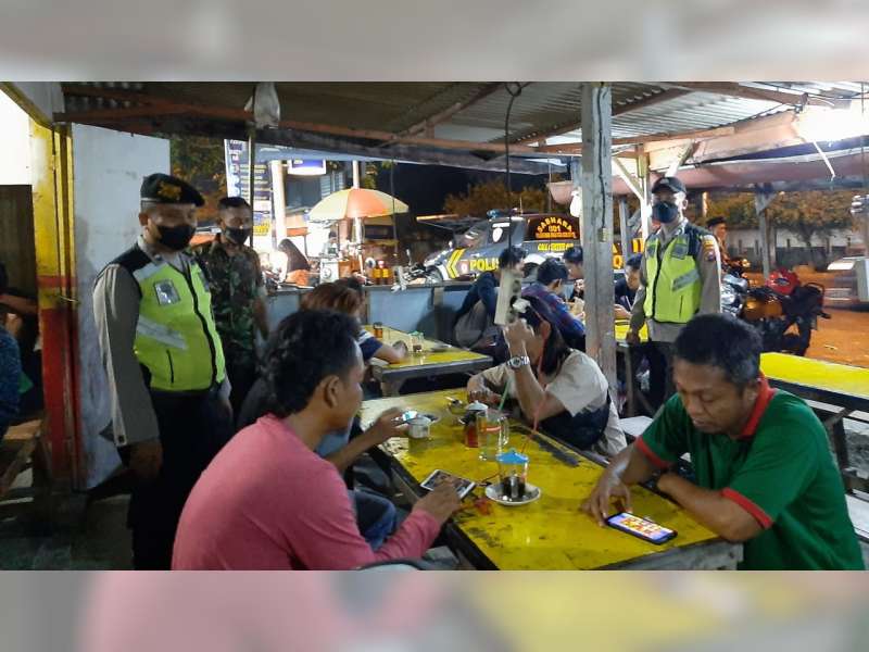 Cipta Kondisi di Malam Minggu, Polsek Sumberrejo, Bojonegoro Gelar Patroli Gabungan