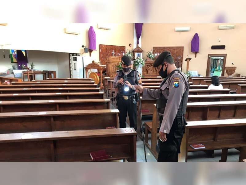 Polisi Bojonegoro Sterilisasi Sejumlah Gereja Jelang Ibadah Jumat Agung