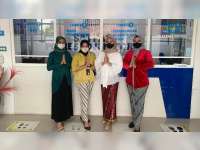 Hari Kartini, Polwan Polres Bojonegoro Pakai Kebaya Saat Layani Masyarakat