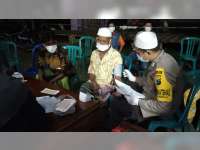 Vaksinasi di Desa Karangdinoyo, Bojonegoro Dibarengi Pembagian Bantuan dan Pemeriksaan Kesehatan