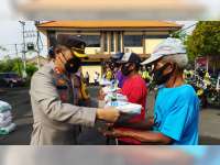 Polisi Bojonegoro Salurkan Zakat Fitrah 3.298 Kilogram Beras