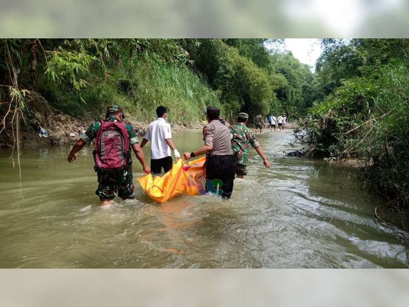 Seorang Warga Ngasem, Bojonegoro Ditemukan Meninggal Membusuk di Pinggir Sungai