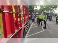 Truk Tabrak 2 Motor di Balen, Bojonegoro, Kedua Pengendara Motor Luka-luka