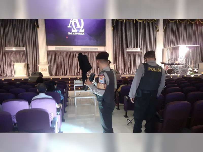 Jelang Peringatan Kenaikan Isa Almasih, Polisi Bojonegoro Laksanakan Sterilisasi Gereja