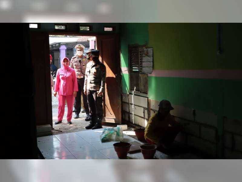 Sambut Hari Bhayangkara, Polres Bojonegoro Bantu Renovasi Rumah ASN Polri
