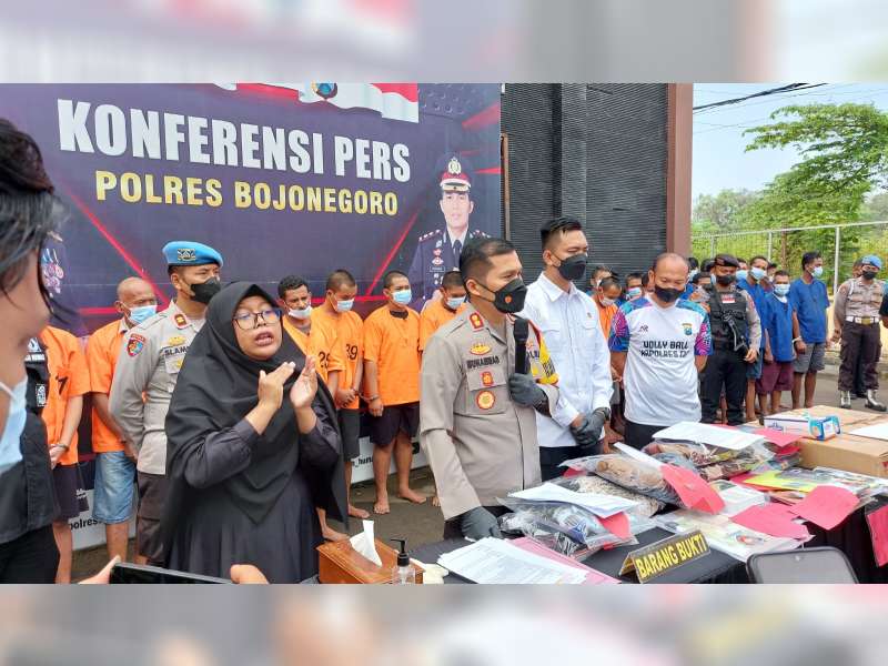 Pria di Bojonegoro Ditangkap Polisi Setelah Cabuli Anak Tirinya yang Masih di Bawah Umur