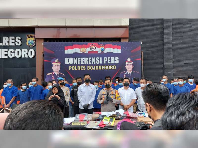 Polisi Bojonegoro Ungkap 8 Kasus Miras Dan Narkoba Dengan 12 Orang ...