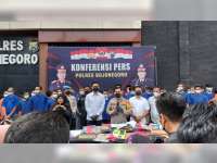 Polisi Bojonegoro Ungkap 8 Kasus Miras dan Narkoba dengan 12 Orang Tersangka