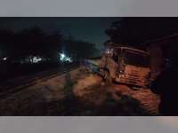 Tiba-tiba Mogok, Truk Bermuatan Semen di Baureno, Bojonegoro Tertabrak Kereta Api